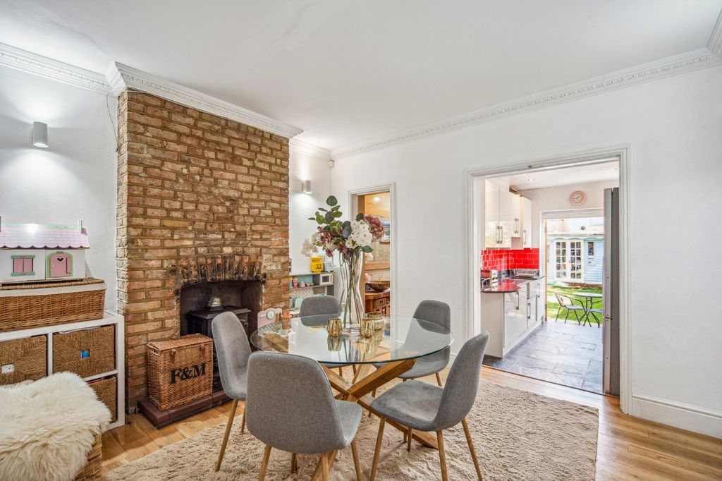 Property photo 2 of 11