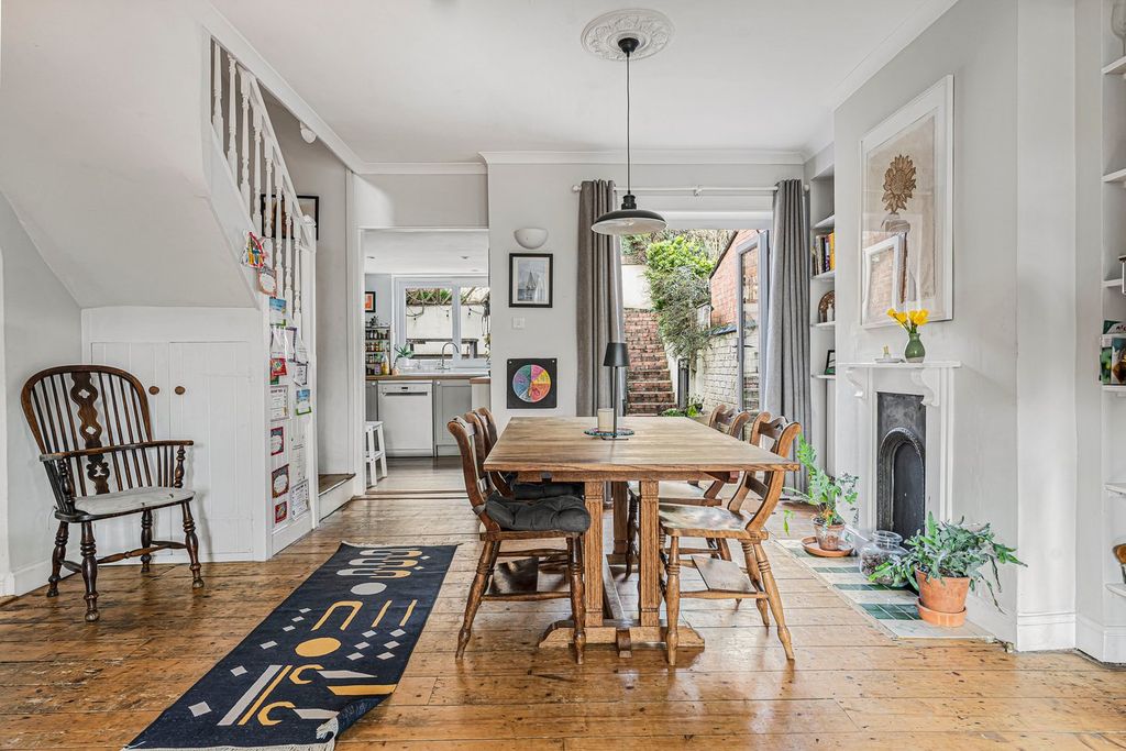 Property photo 3 of 26