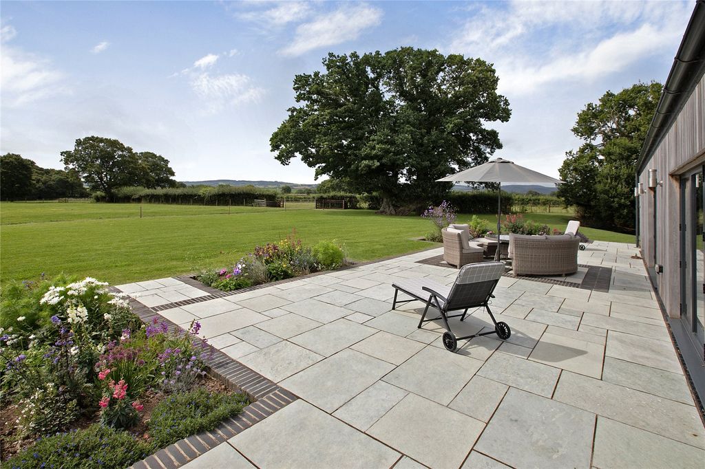 Property photo 2 of 31 Garden View