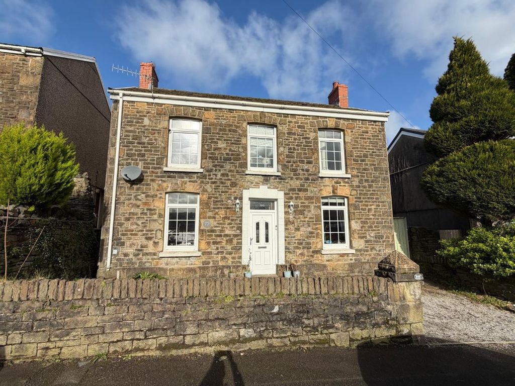 Property photo 2 of 29