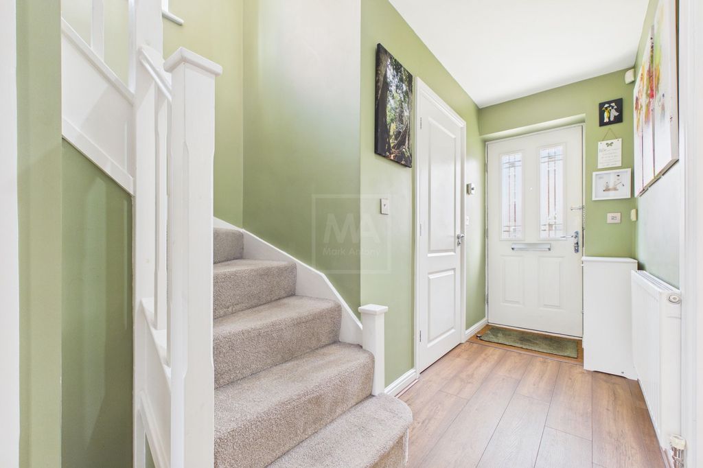 Property photo 2 of 25 Entrance Hallway