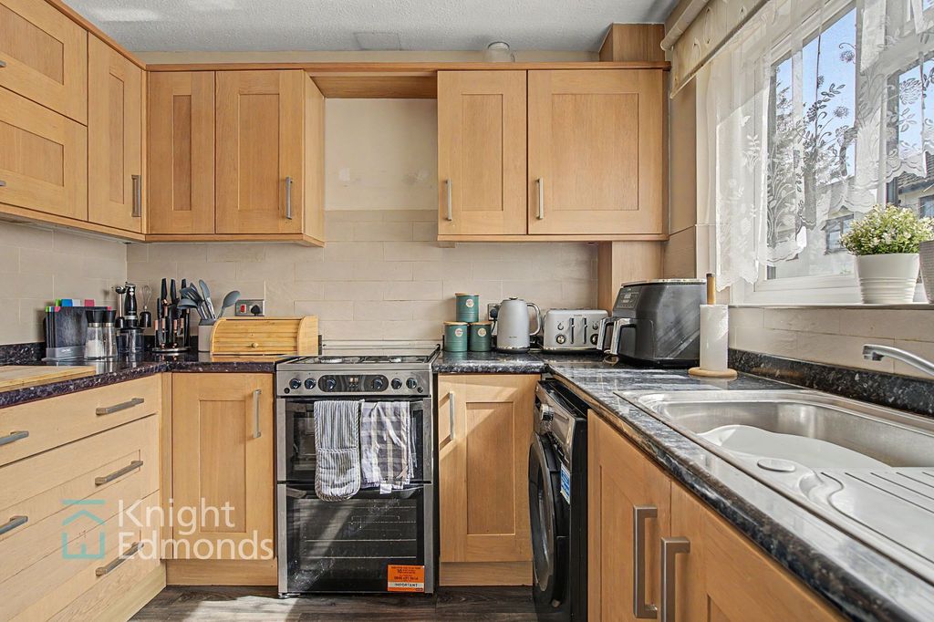 Property photo 3 of 13 Kitchen