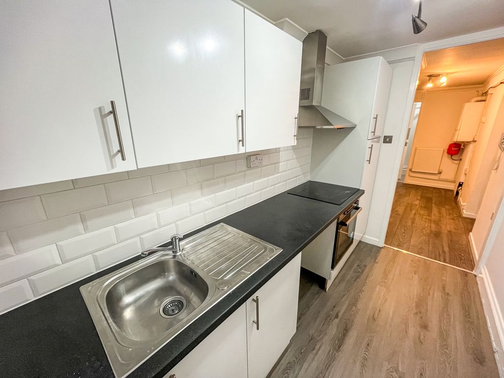 Property photo 3 of 8 Kitchen