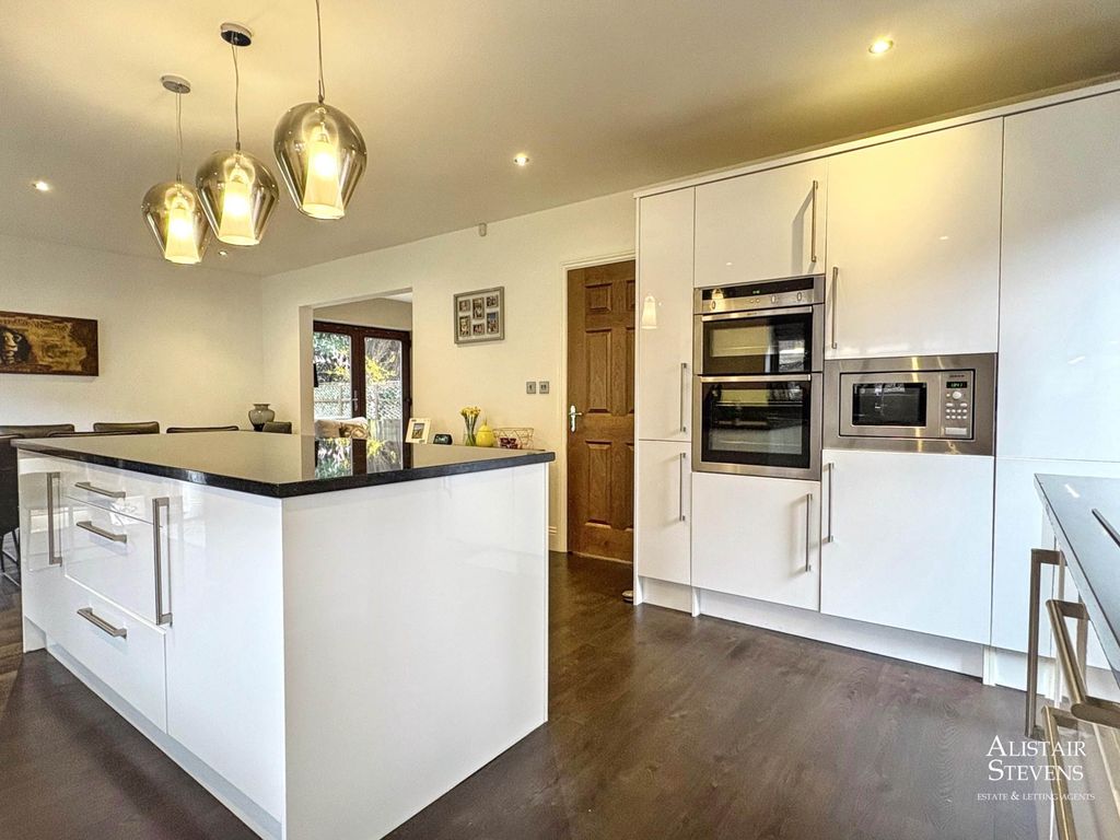 Property photo 3 of 25