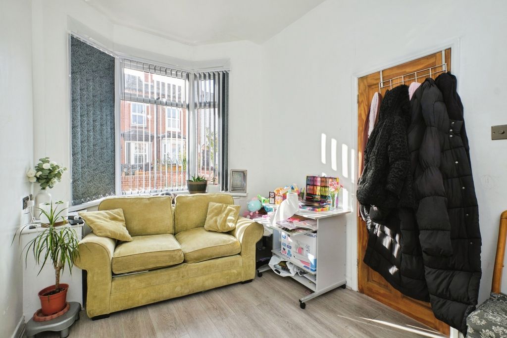 Property photo 3 of 19 Pbox-Img.Jpg