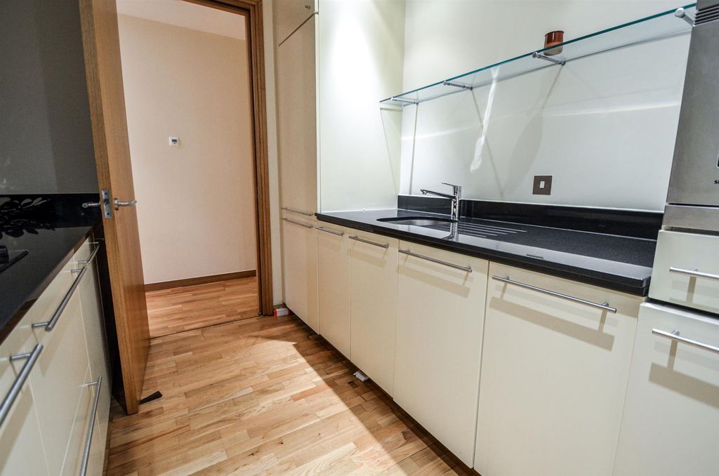 Property photo 3 of 11 Hosier Lane