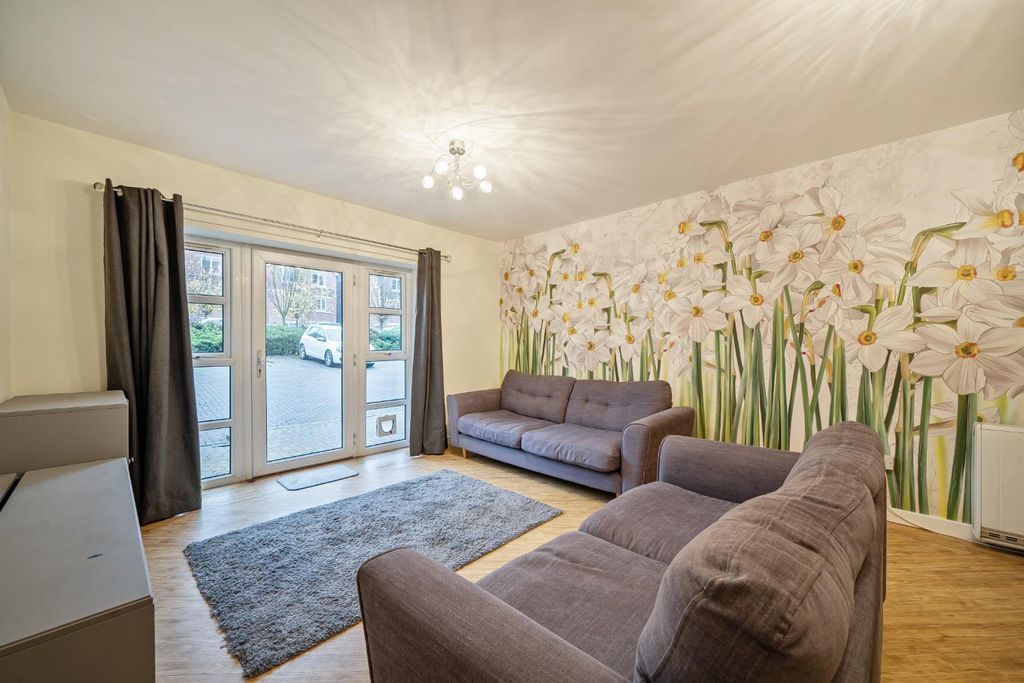 Property photo 3 of 15 Lounge 2.Jpg