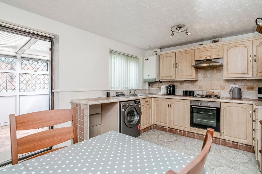 Property photo 3 of 32