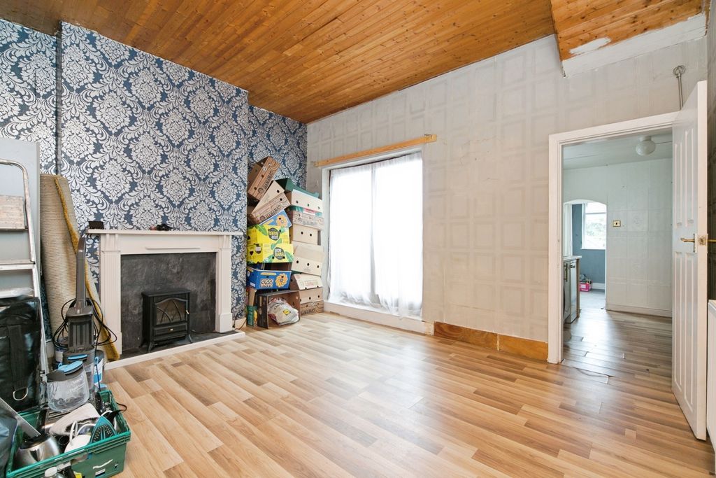 Property photo 2 of 17 Photo