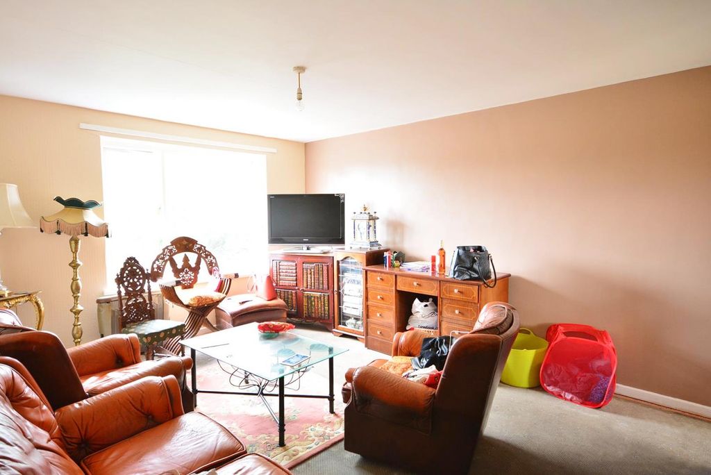 2 bed flat for sale Whitemoor