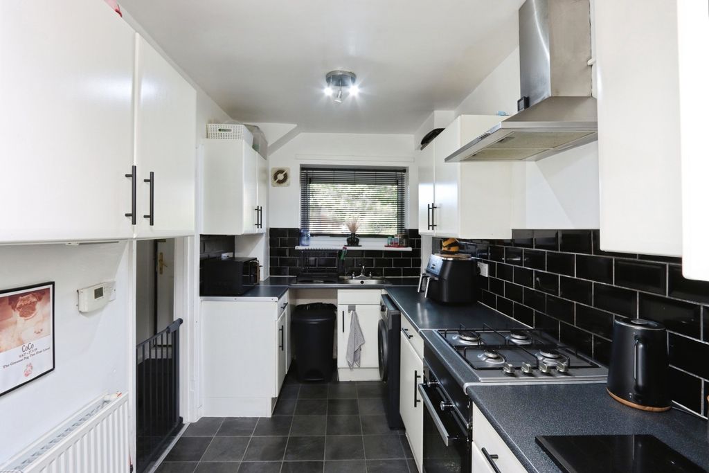 Property photo 3 of 17 Kitchen
