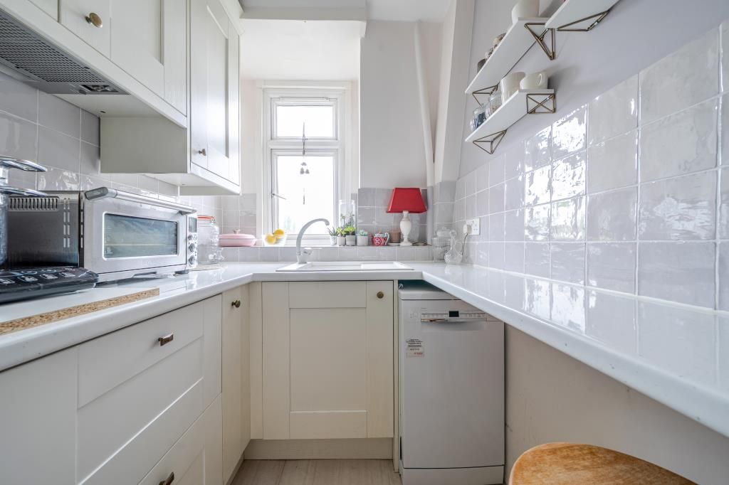 Property photo 3 of 10 Kitchen