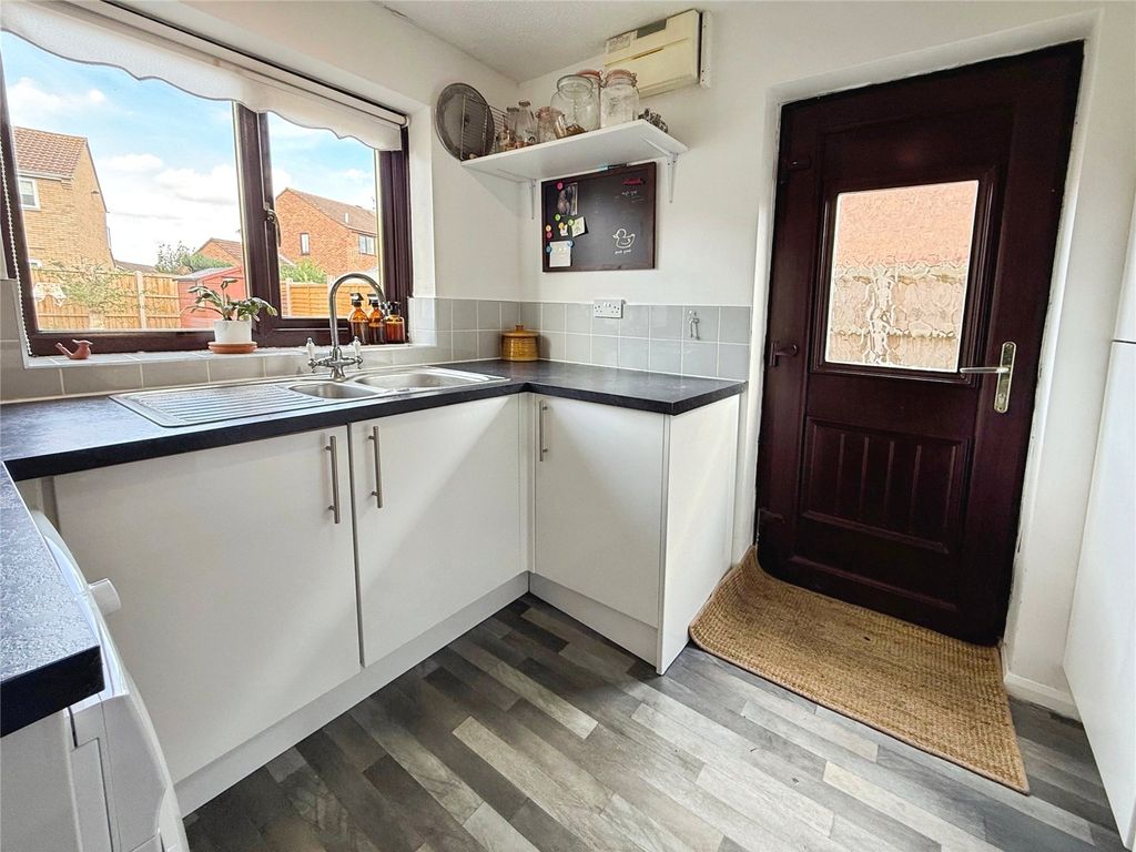 Property photo 3 of 16 Kitchen