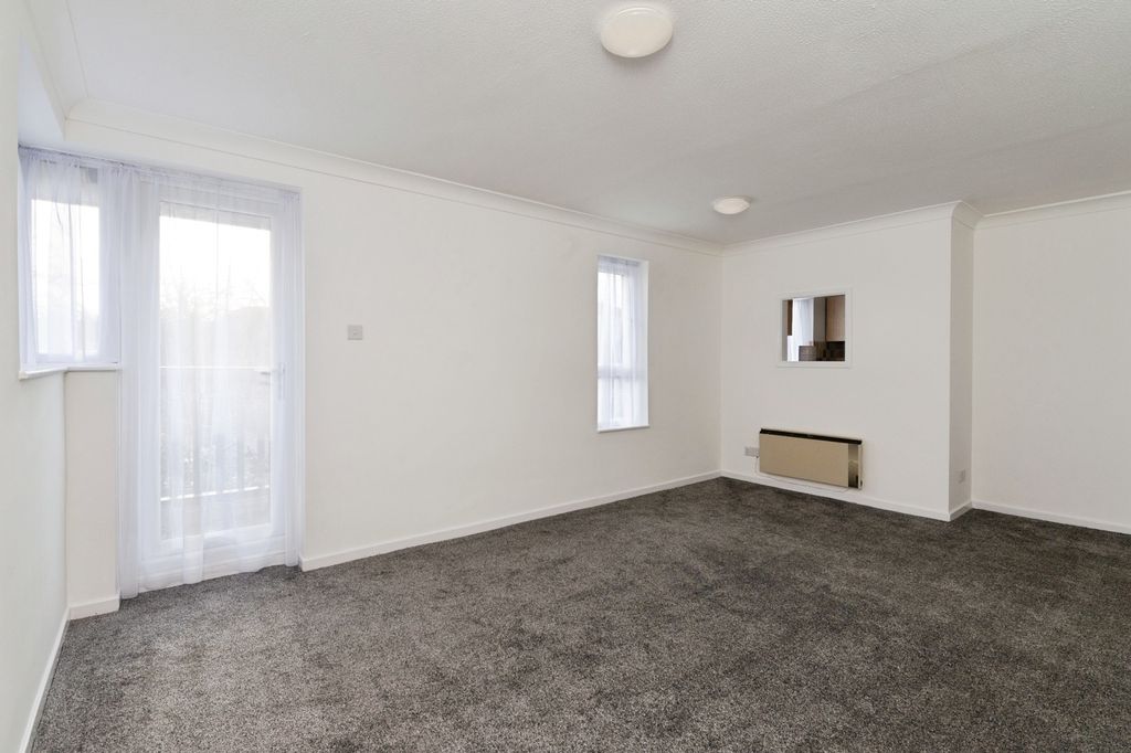 Property photo 3 of 18 Pbox-Img.Jpg