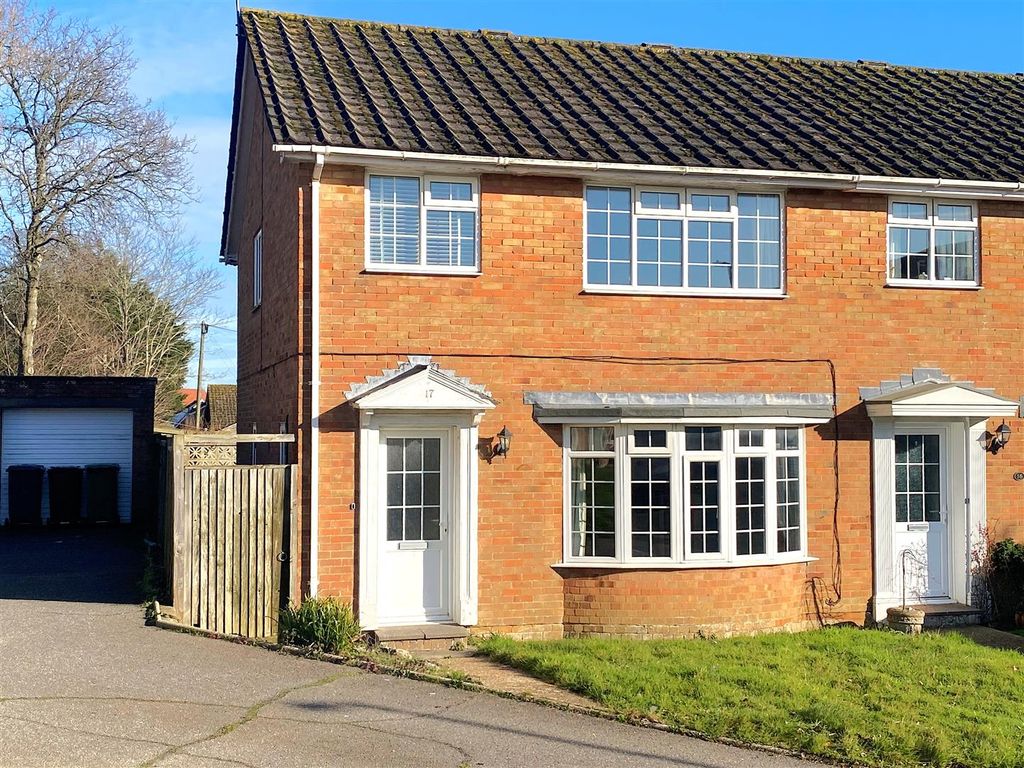 Property photo 1 of 13 17 Chartres Close - Front.Jpg