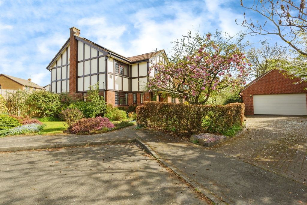 Property photo 1 of 17