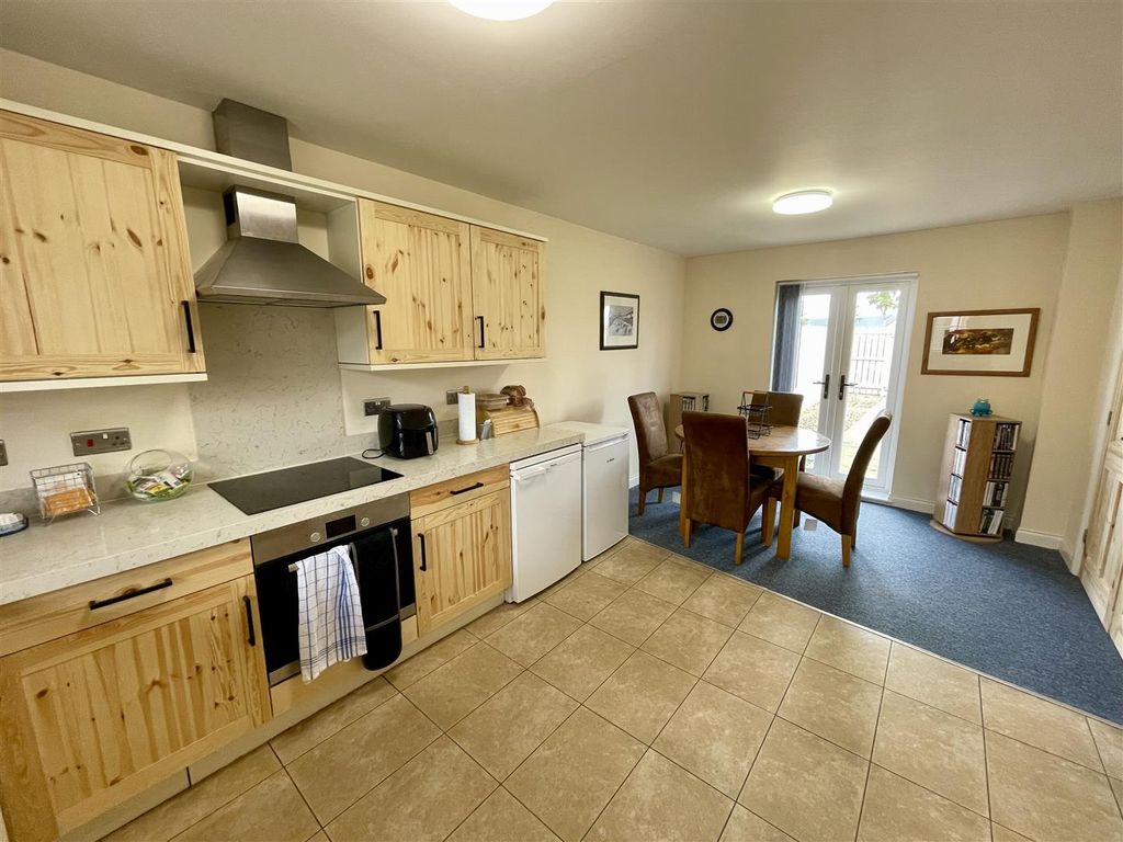 Property photo 3 of 18 Kitchen/Diner