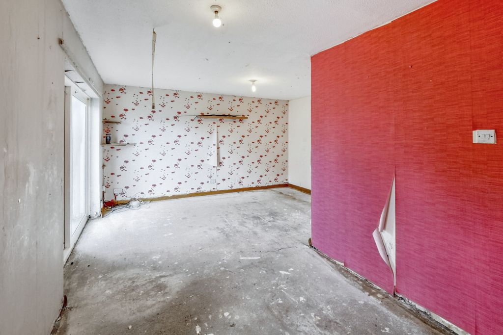 Property photo 2 of 18 23 Redruth Drive, Mansfield, Nottinghamshire, Ng18 4Qb