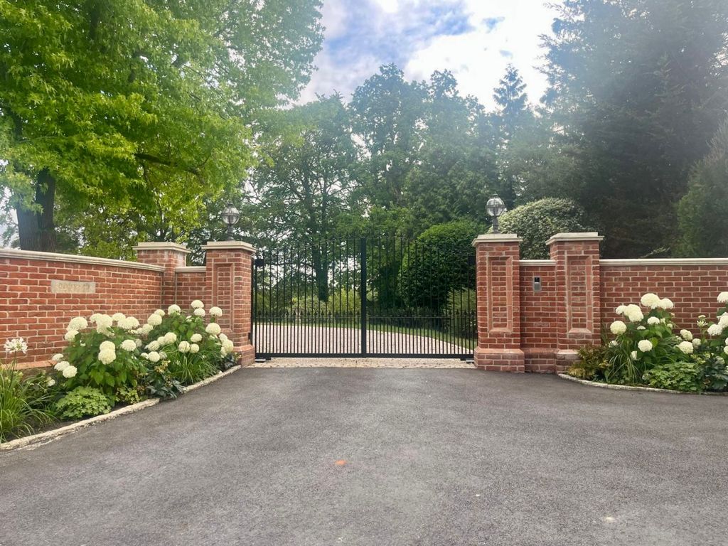 Property photo 1 of 4