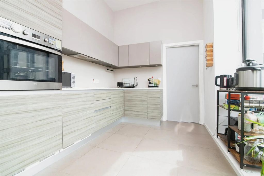 Property photo 2 of 14 32435E0B525Da021626E2B71Ad2Fe39230E765d3.Jpg