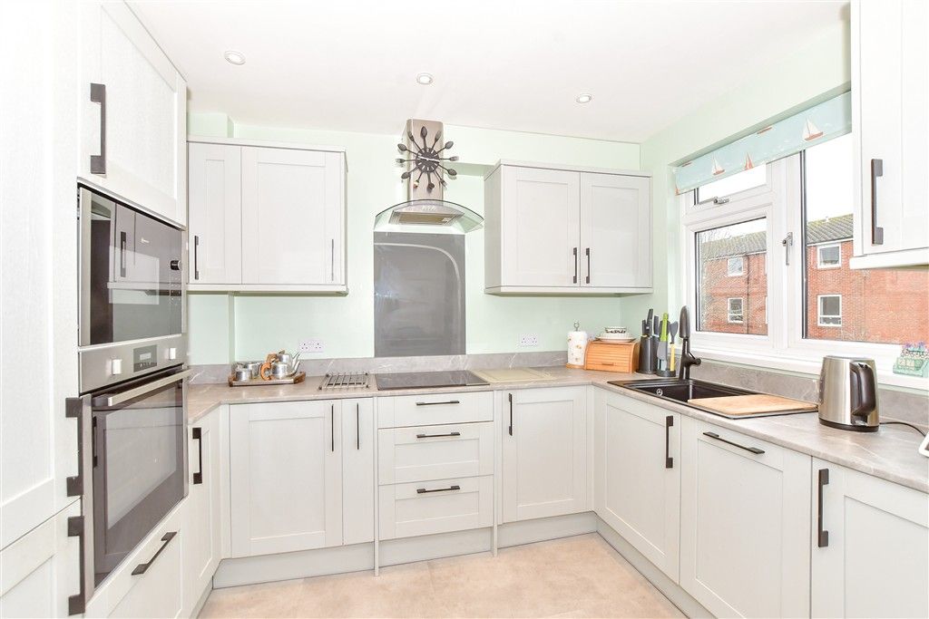 Property photo 3 of 12 Kitchen