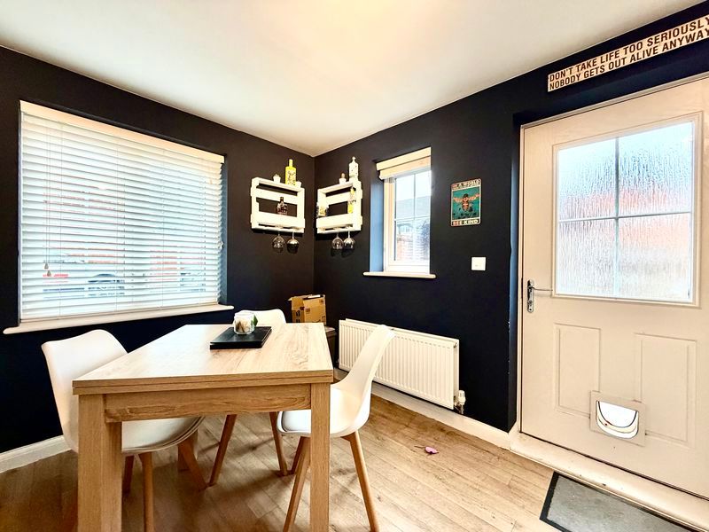 Property photo 3 of 14 Dining Area