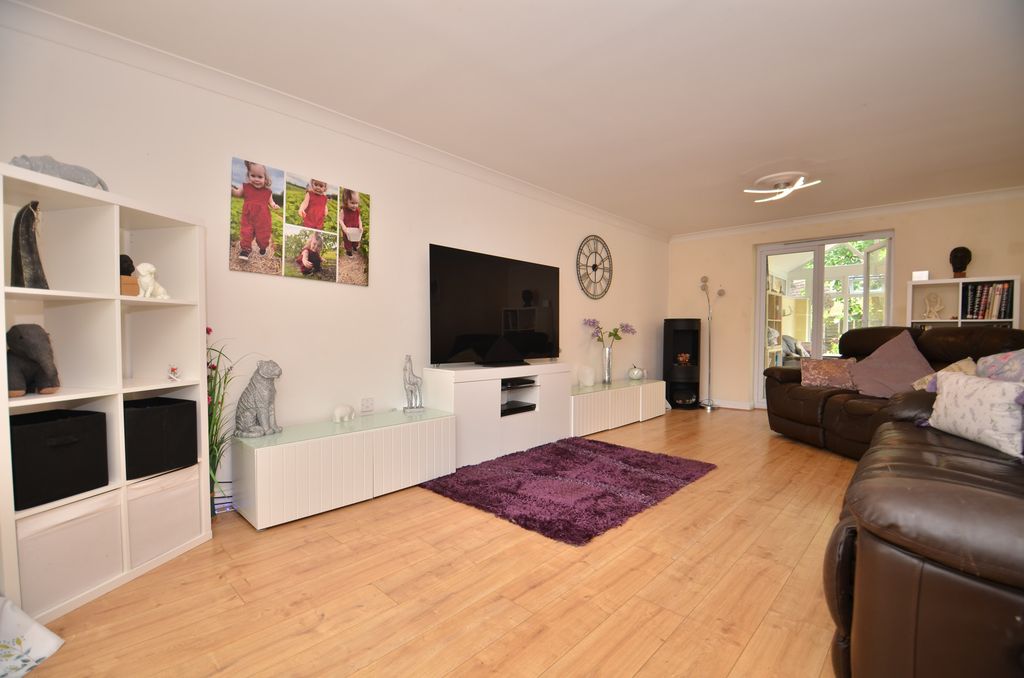 Property photo 2 of 20
