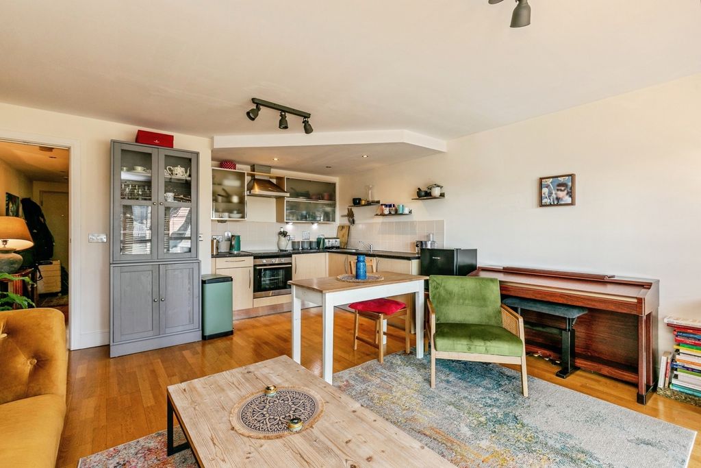 Property photo 2 of 11 Pbox-Img.Jpg