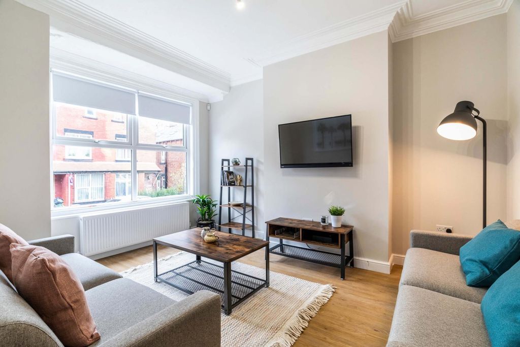 Property photo 2 of 26 Bright, Modern Living Room With A Large Front Wind...