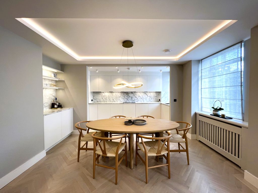Property photo 1 of 18 Dining Room