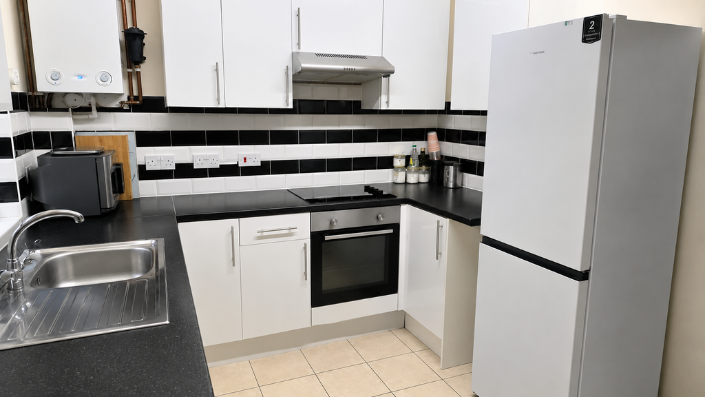 Property photo 2 of 7 Communal Kitchen - Angle 1