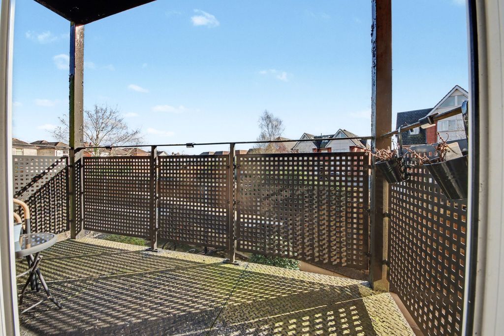 Additional image 6 of 2 bed flat for sale52 Vespasian Road, Bitterne Manor SO18