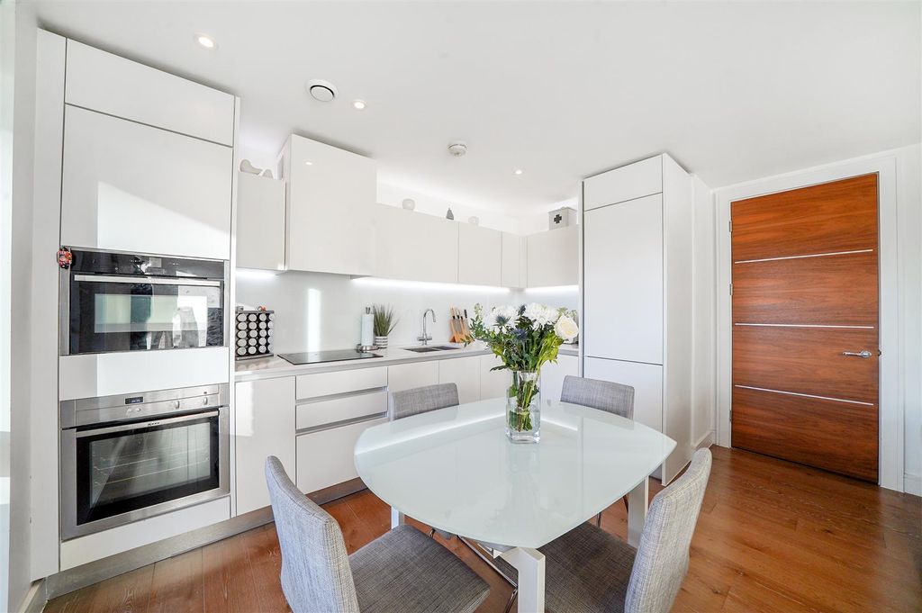 Property photo 3 of 20 Flat 74, Merlin Court - 2Zxotlp8A9Hbirkfhueb.Jpg
