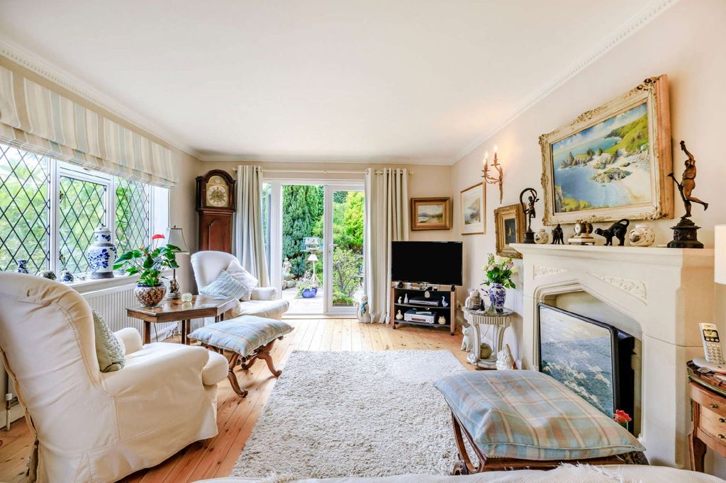 Property photo 2 of 20