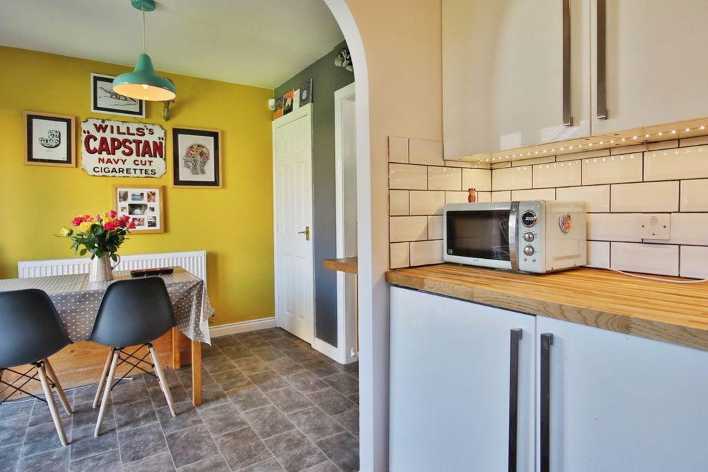 Property photo 3 of 20 4370107