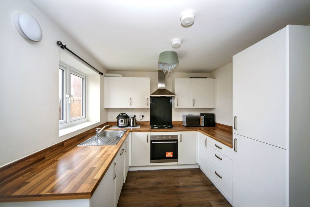 Property photo 3 of 24