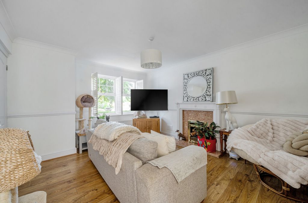 Property photo 2 of 22 1310656-30-6853d4...