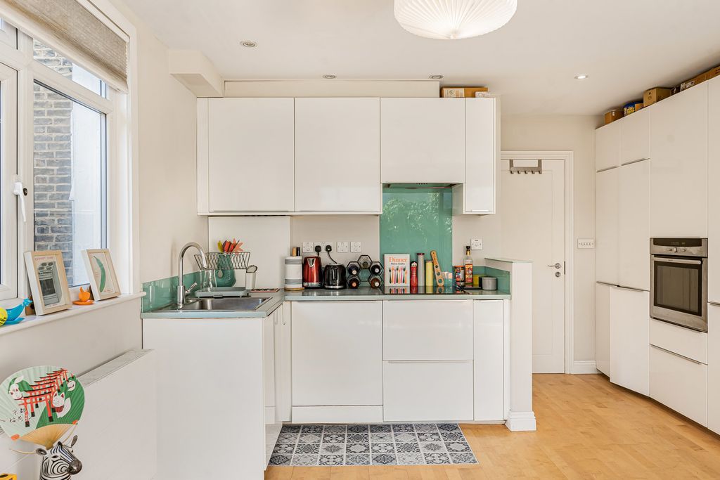 Property photo 3 of 12 Reception/Kitchen