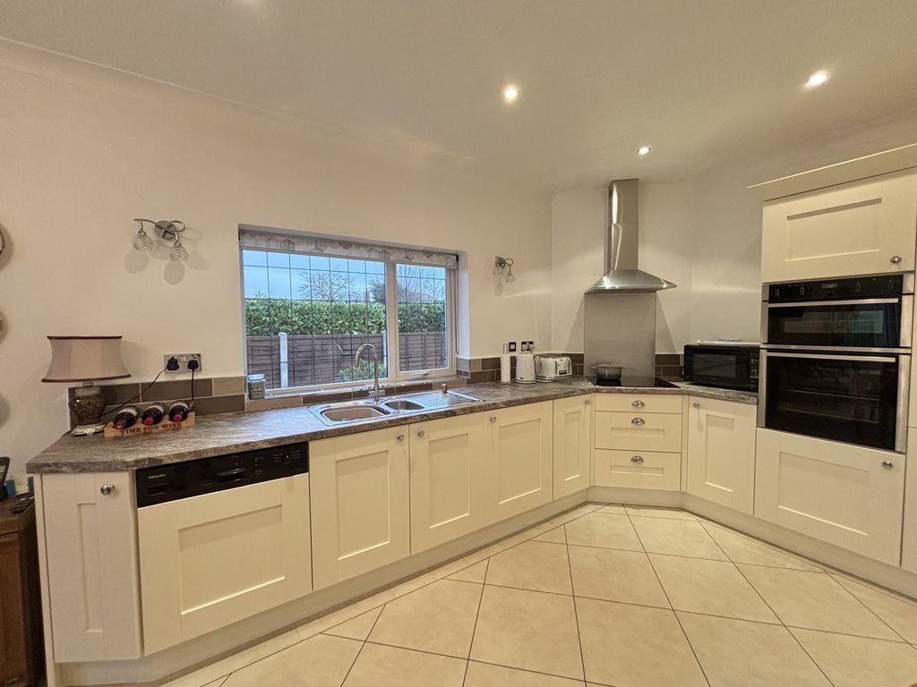 Property photo 3 of 26