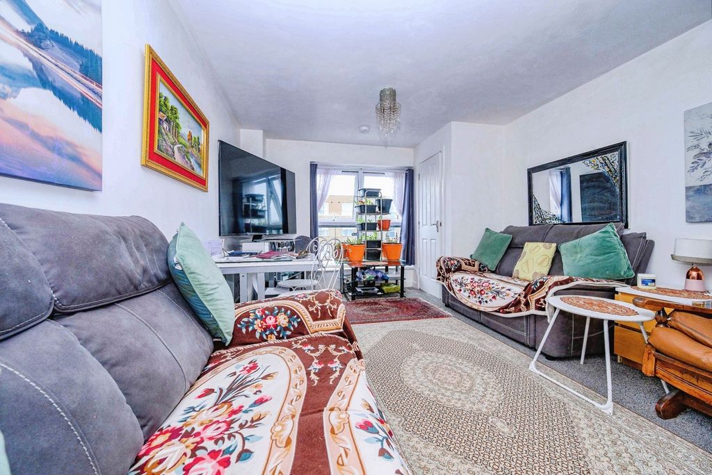 Property photo 3 of 8 Pbox-Img.Jpg