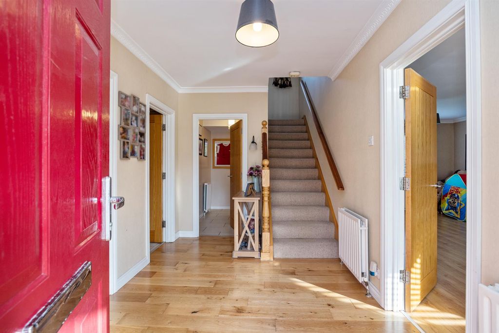 Property photo 2 of 36 16 The Beeches 26.Jpg