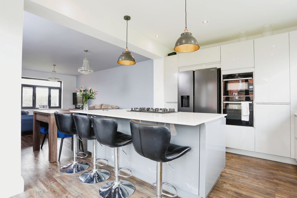 Property photo 1 of 19 Kitchen