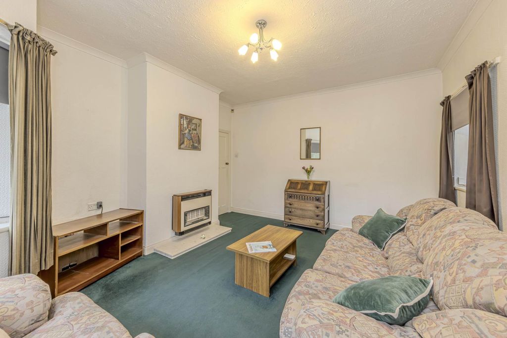 Property photo 2 of 40