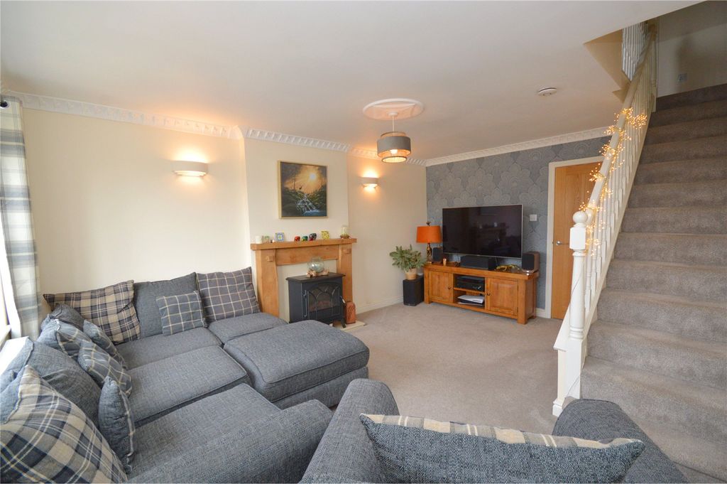 Property photo 2 of 16 Sitting Room
