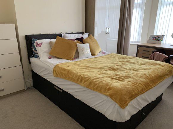 Property photo 1 of 18 Bedroom Photo 1