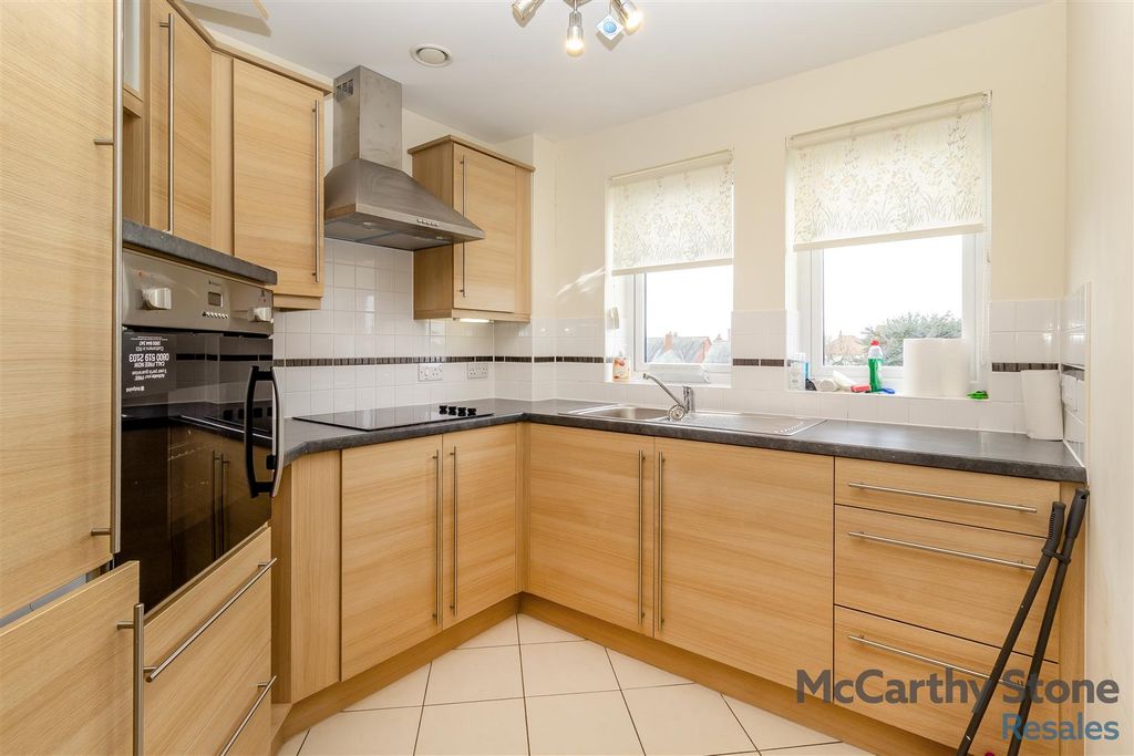 Property photo 3 of 19 8679578-Interior02.Jpg