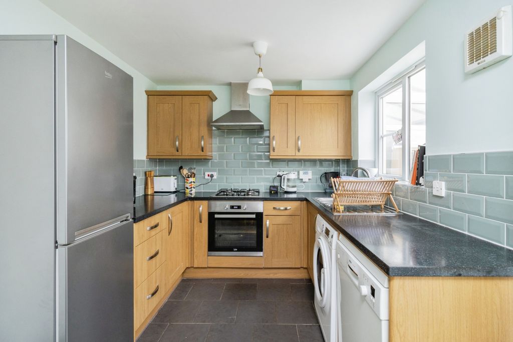 Property photo 3 of 18 Kitchen