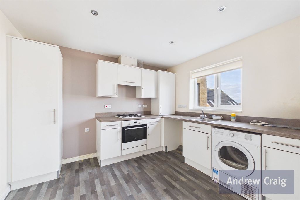 Property photo 3 of 8 Kitchen