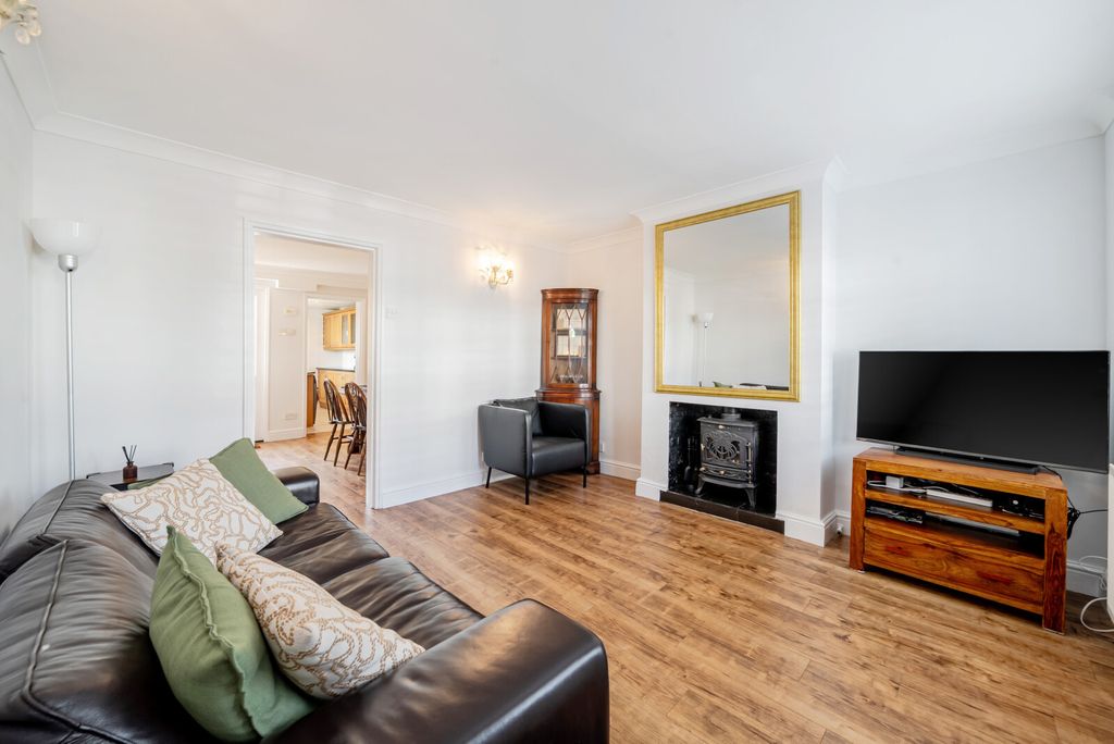 Property photo 2 of 11 1339735-9-689B522...
