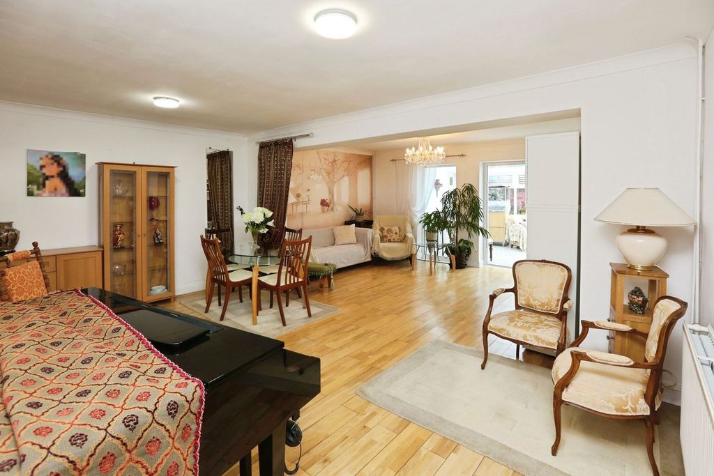 Property photo 2 of 27